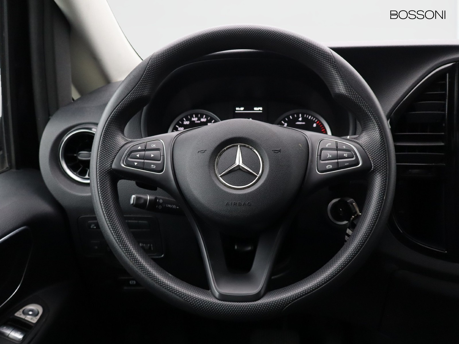 16 - Mercedes Vans Vito 116 cdi long tourer pro auto my20