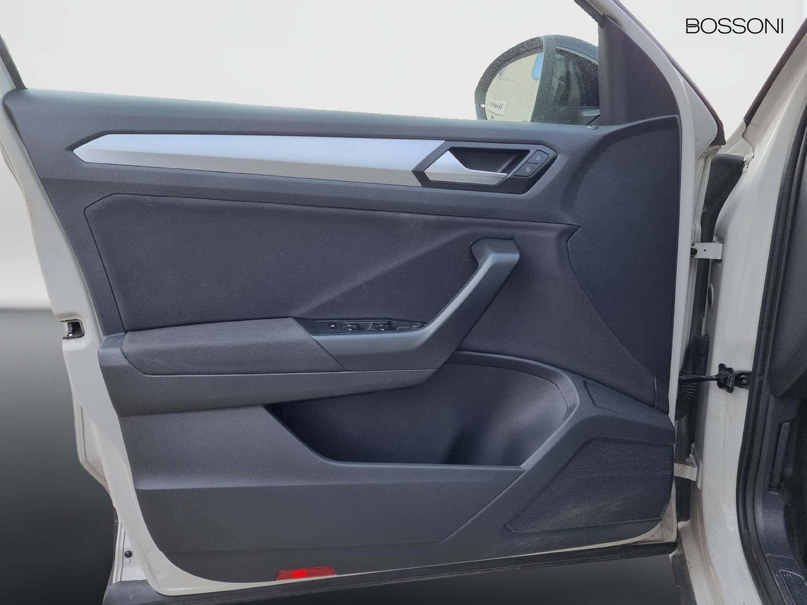 8 - Volkswagen T-Roc 1.0 tsi 110cv life