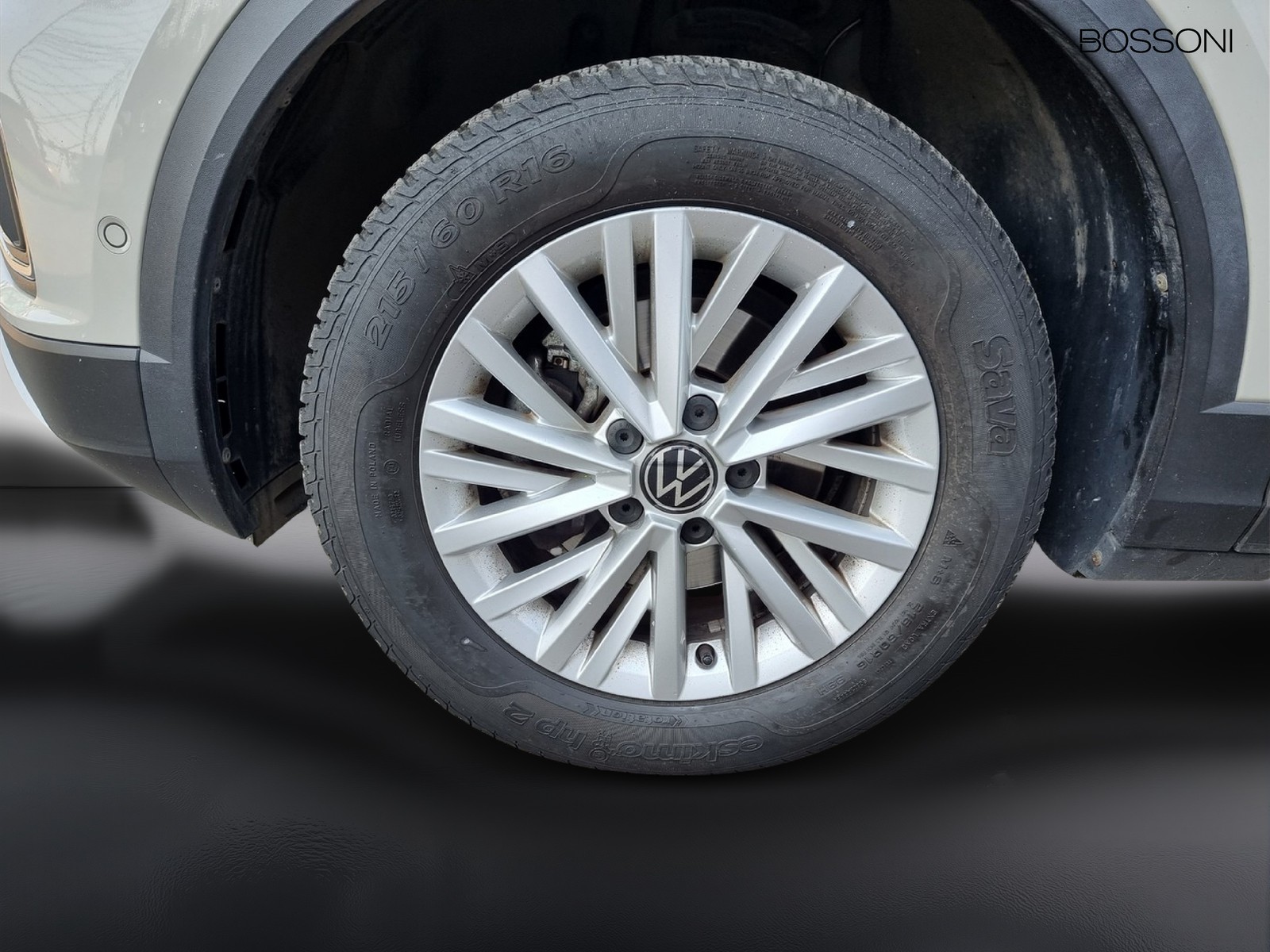 9 - Volkswagen T-Roc 1.0 tsi 110cv life