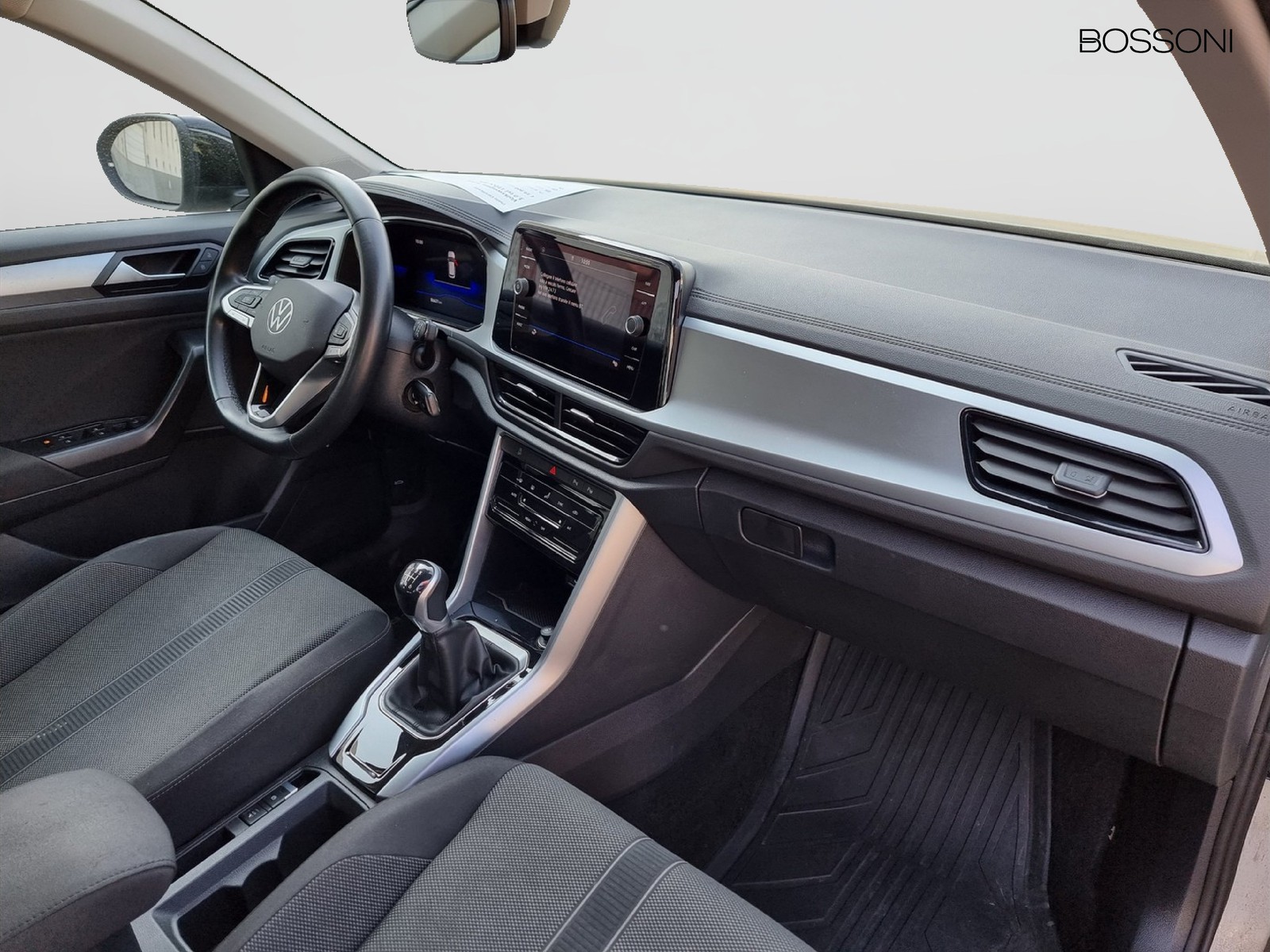 10 - Volkswagen T-Roc 1.0 tsi 110cv life