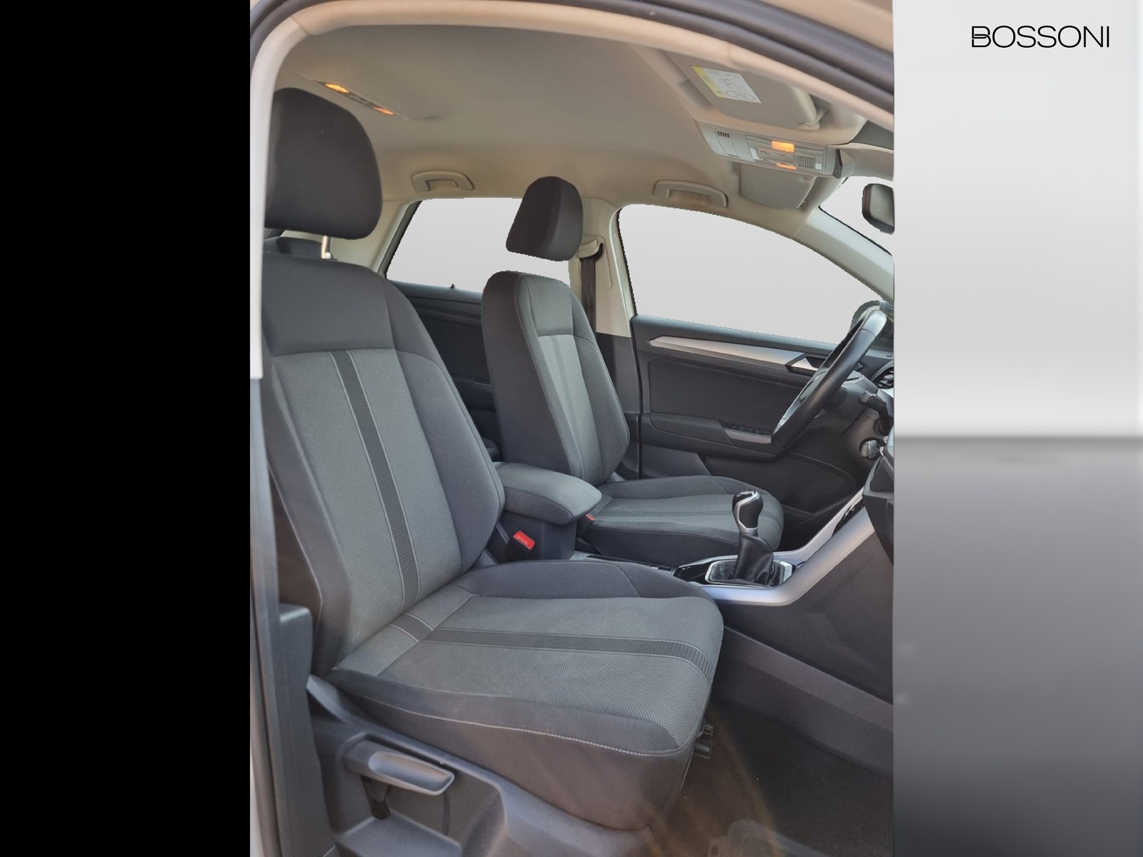 11 - Volkswagen T-Roc 1.0 tsi 110cv life