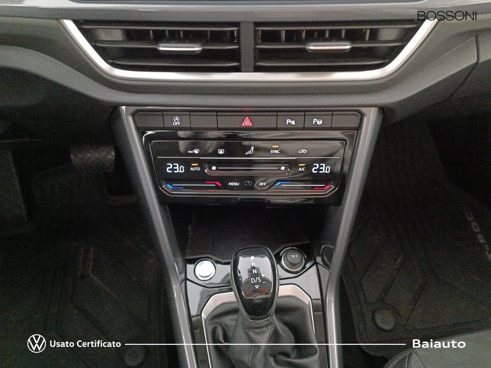 11 - Volkswagen T-Roc 1.5 tsi act style dsg