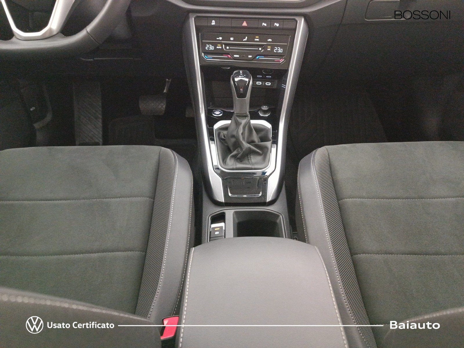 14 - Volkswagen T-Roc 1.5 tsi act style dsg