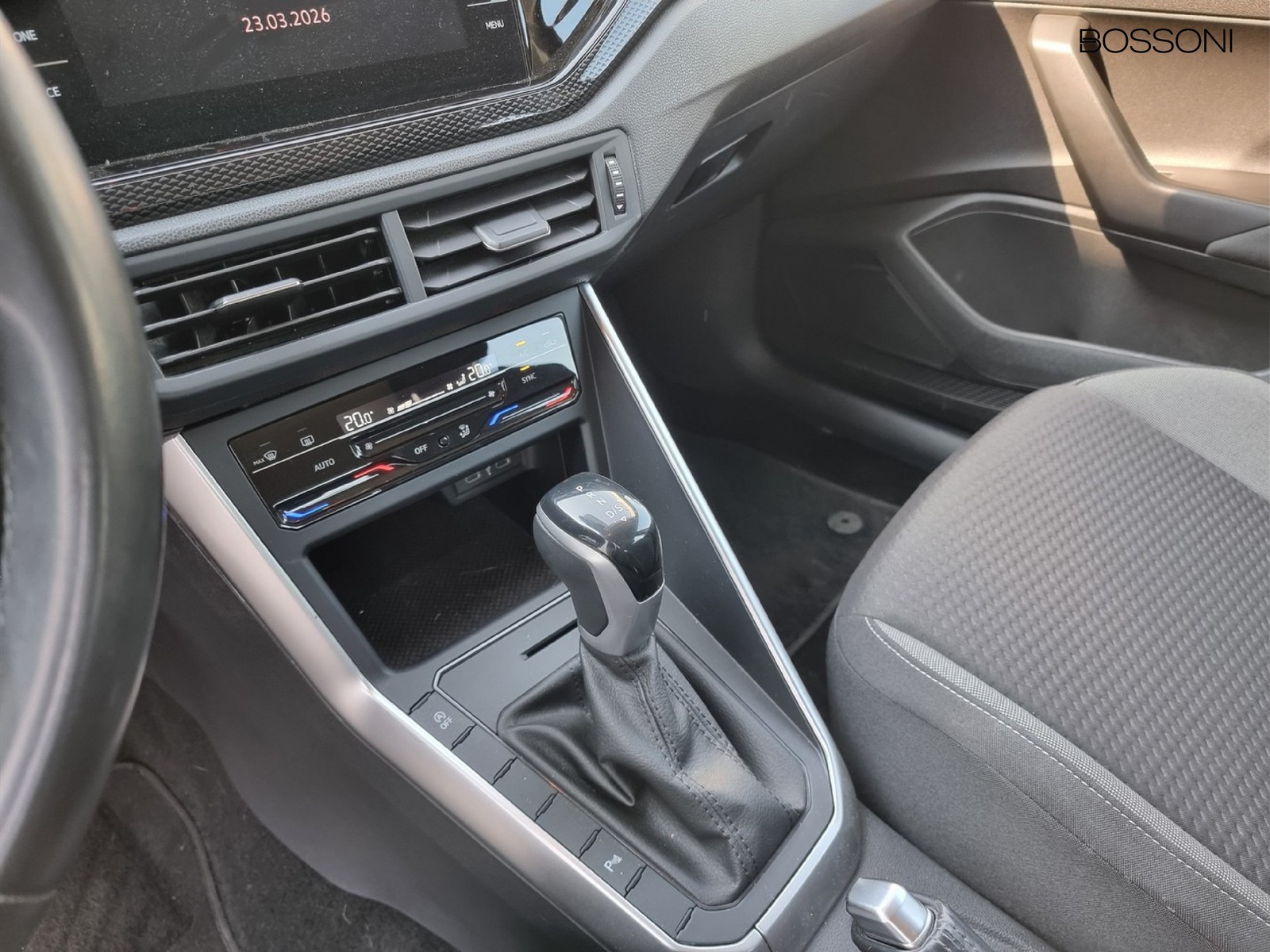 8 - Volkswagen Polo 1.0 tsi 95cv life dsg