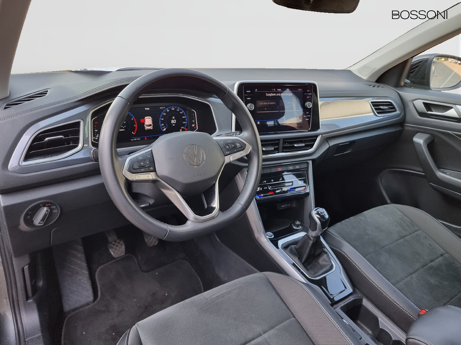 6 - Volkswagen T-Roc 1.0 tsi 110cv style