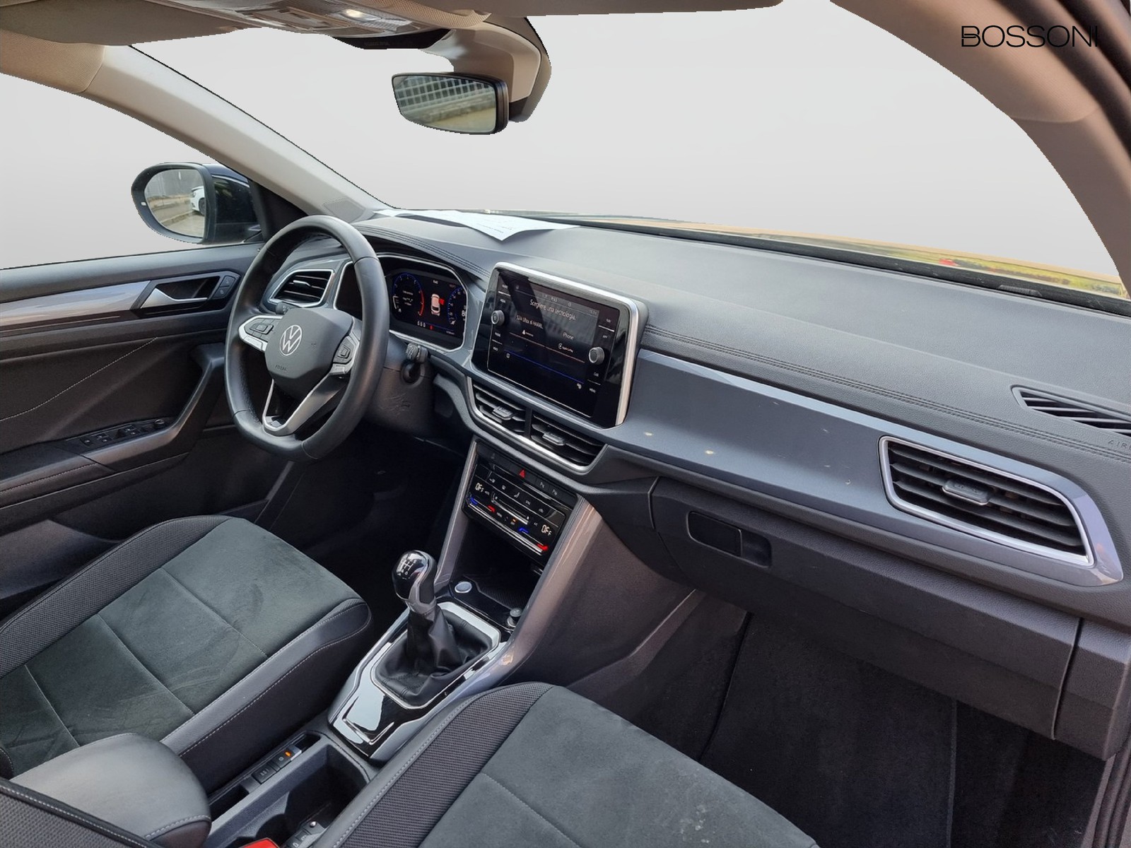 11 - Volkswagen T-Roc 1.0 tsi 110cv style