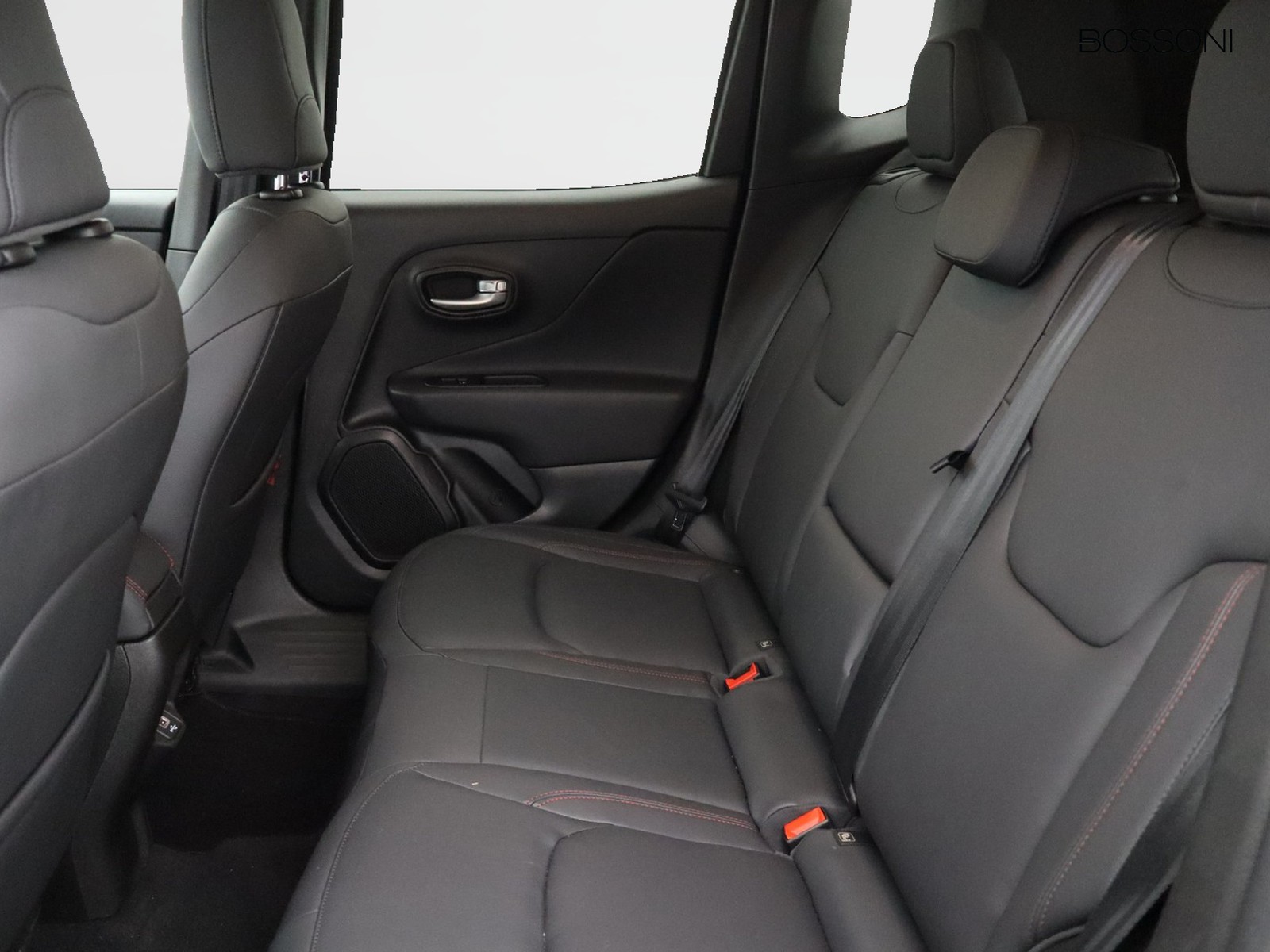 8 - Jeep Renegade 1.3 t4 phev trailhawk 4xe at6