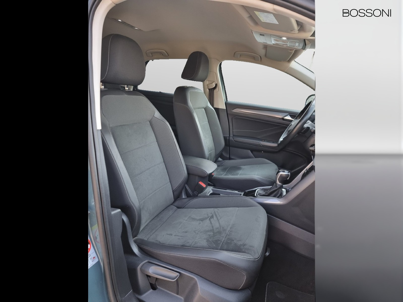 12 - Volkswagen T-Roc 1.5 tsi act style dsg