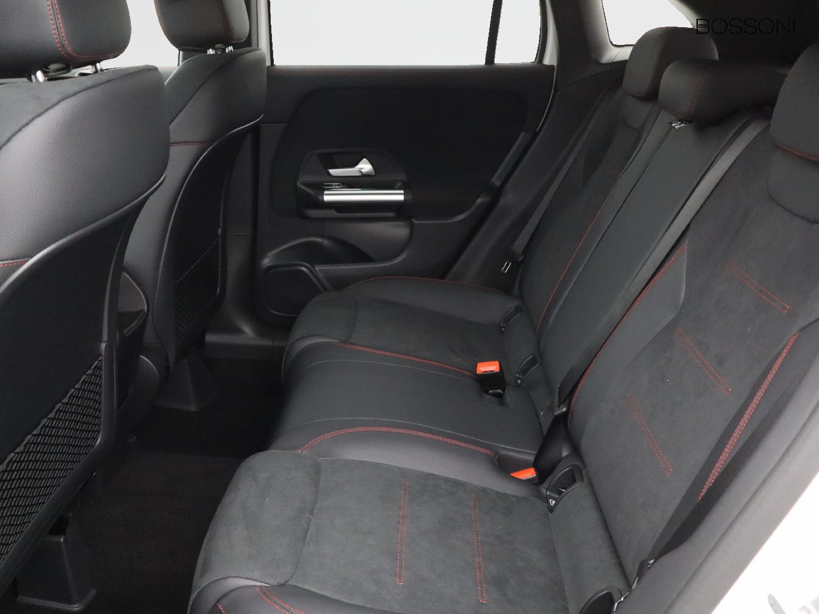 8 - Mercedes GLA 200 d amg line extra 8g-dct