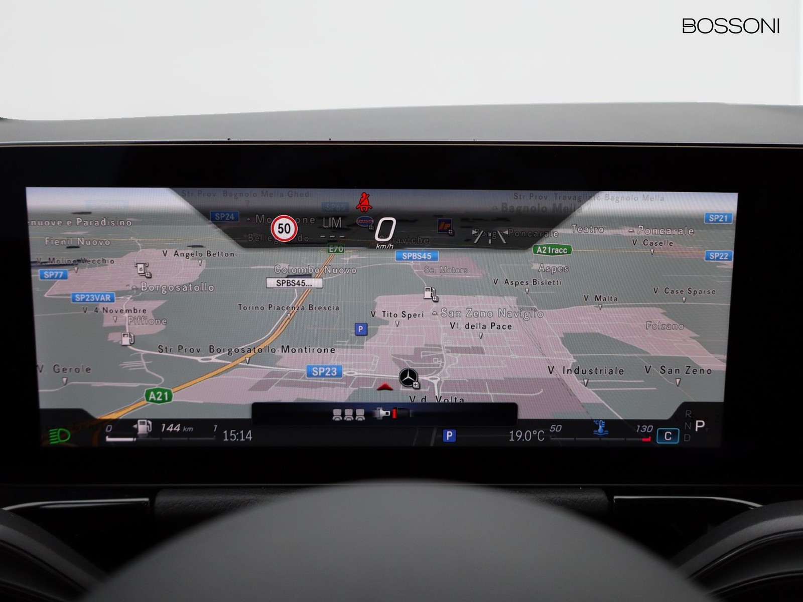 16 - Mercedes GLA 200 d amg line extra 8g-dct