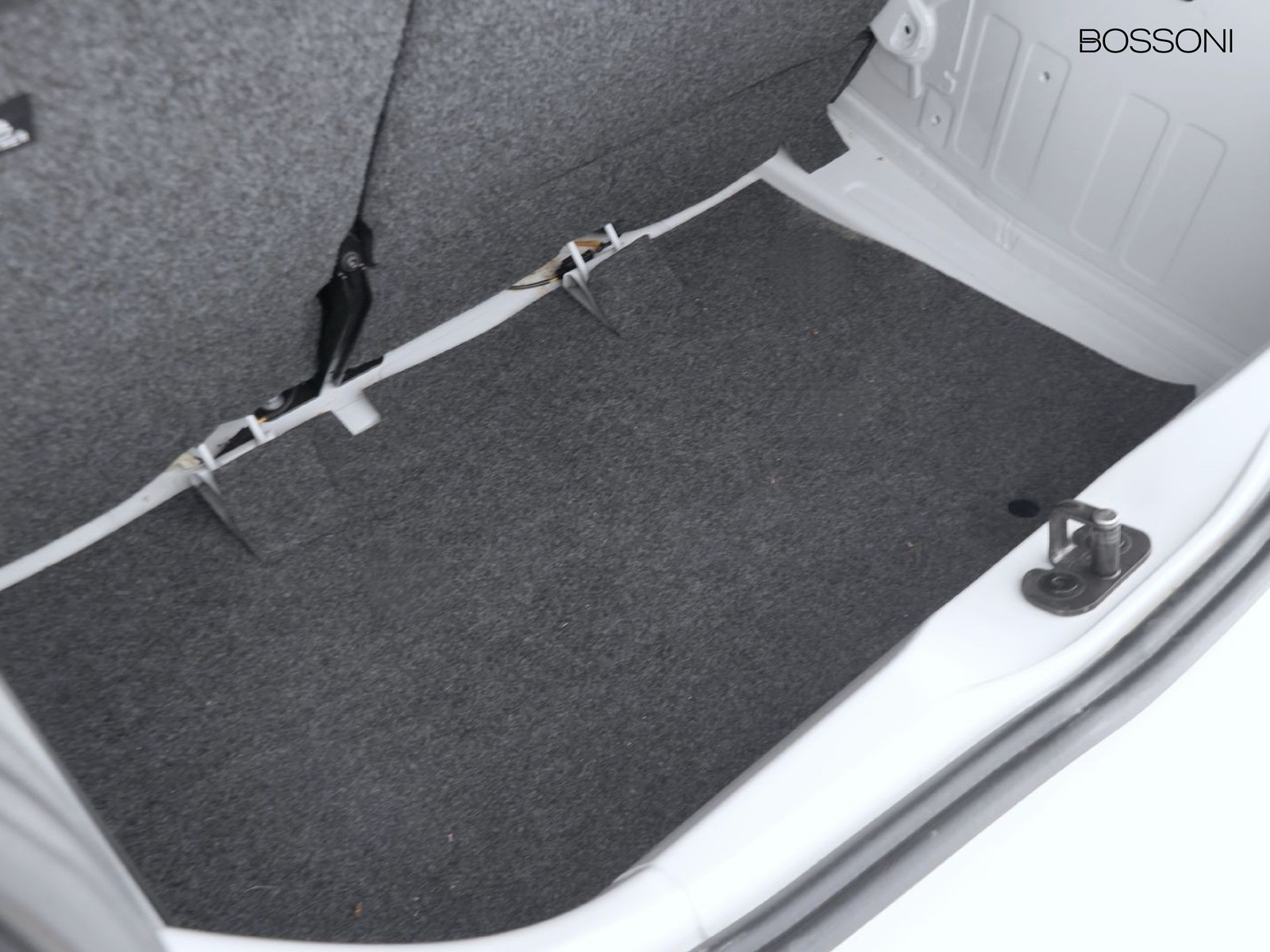 10 - Volkswagen e-up! 5 porte