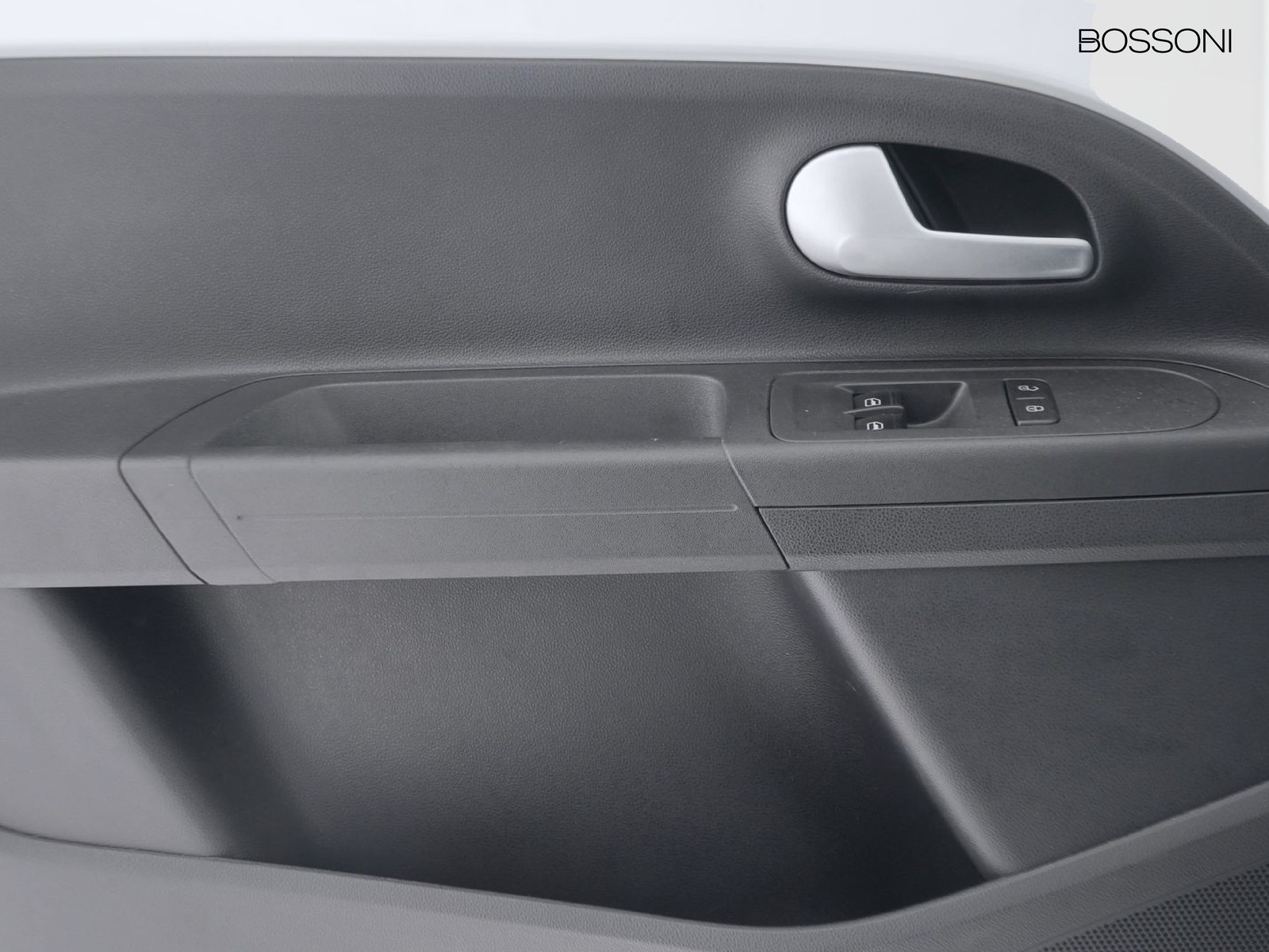 17 - Volkswagen e-up! 5 porte