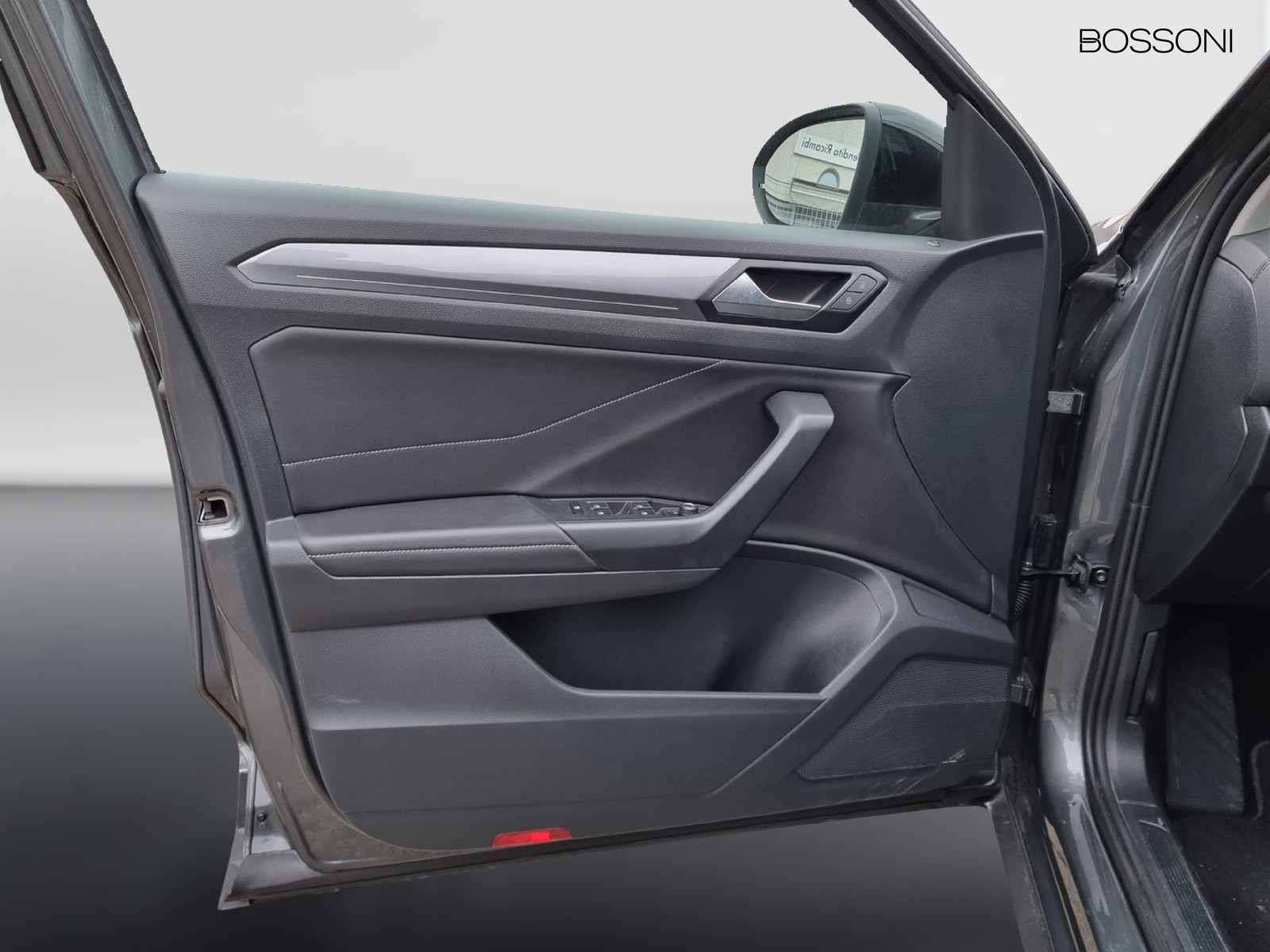 9 - Volkswagen T-Roc 1.0 tsi 110cv style