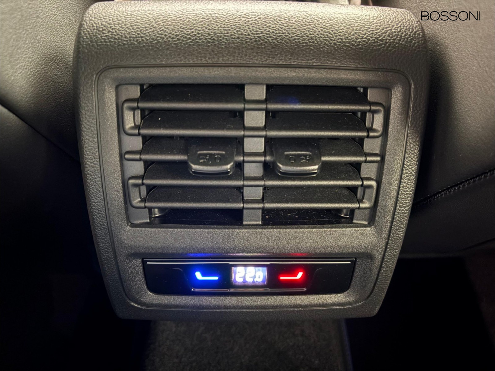 38 - Volkswagen Golf 2.0 tsi 333cv r 4motion dsg