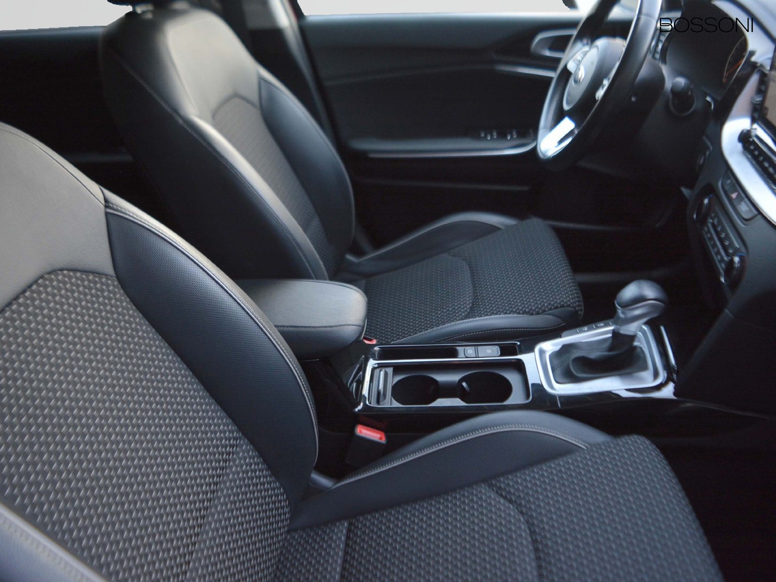 5 - Kia Xceed 1.6 crdi 136cv evolution 2wd dct