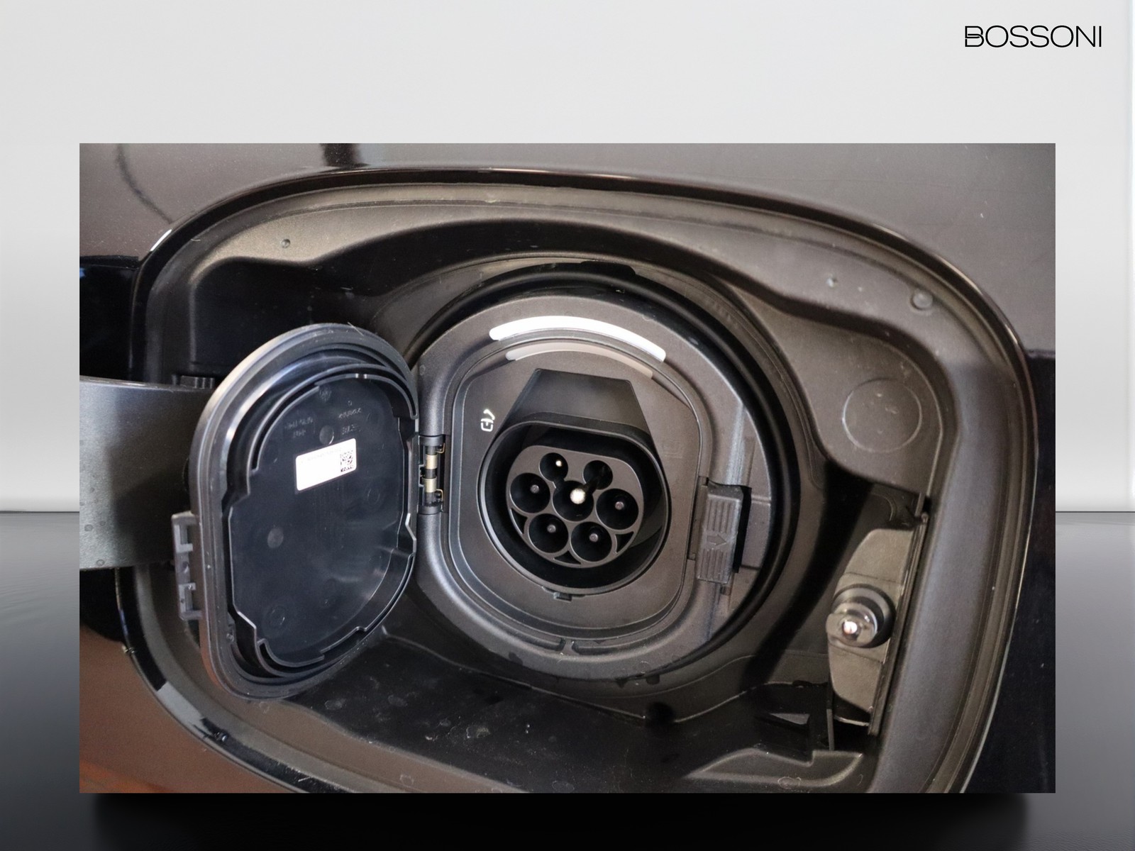 18 - Mercedes GLC coupe 300 de plug in hybrid amg line premium tech 4matic 9g-tronic