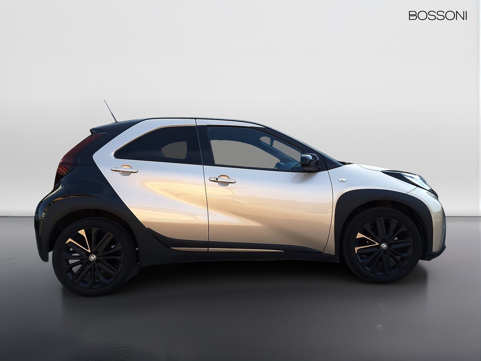 4 - Toyota Aygo x 1.0 72cv lounge s-cvt