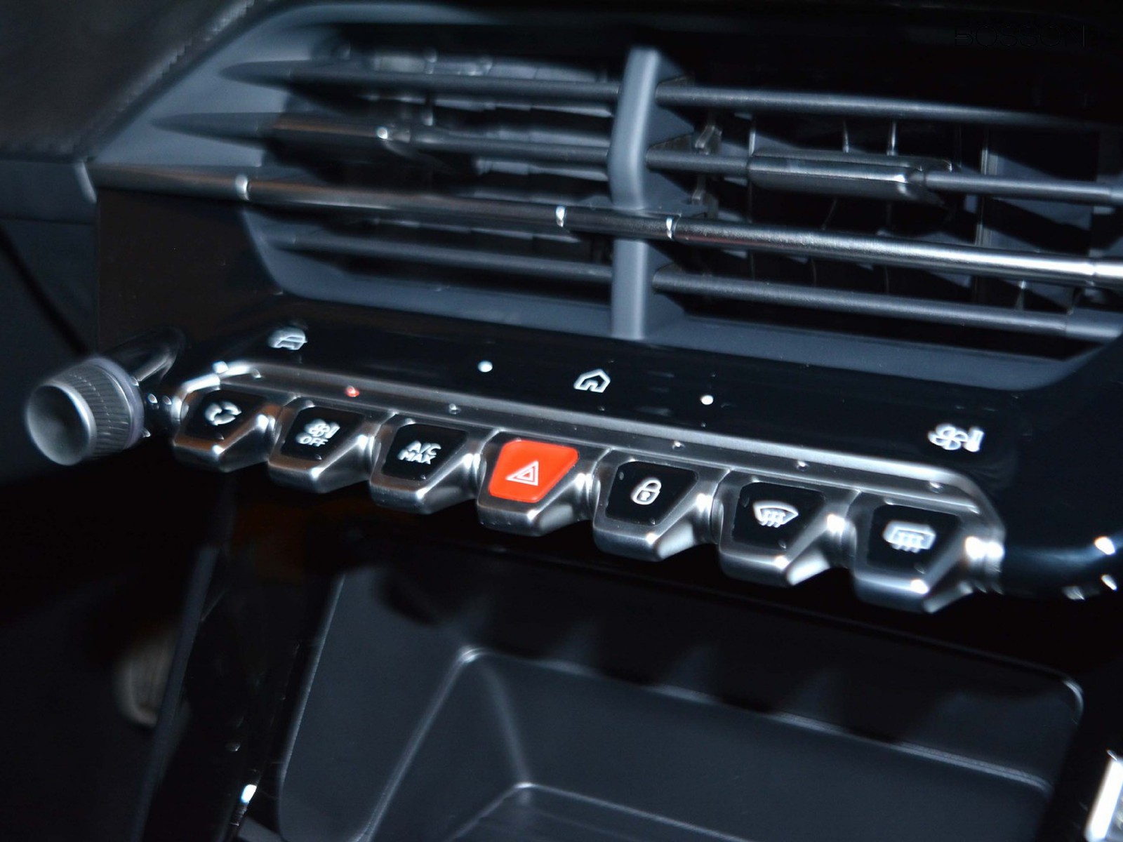 11 - Peugeot 208 1.2 puretech 100cv style s&s