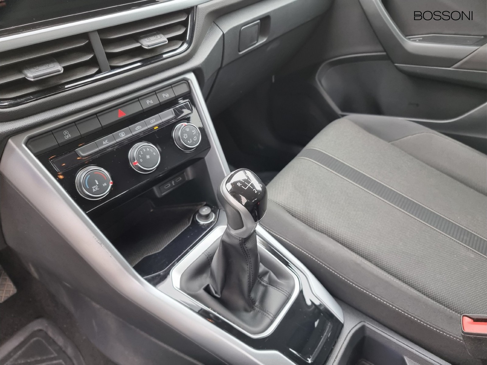 8 - Volkswagen T-Roc 1.5 tsi act life