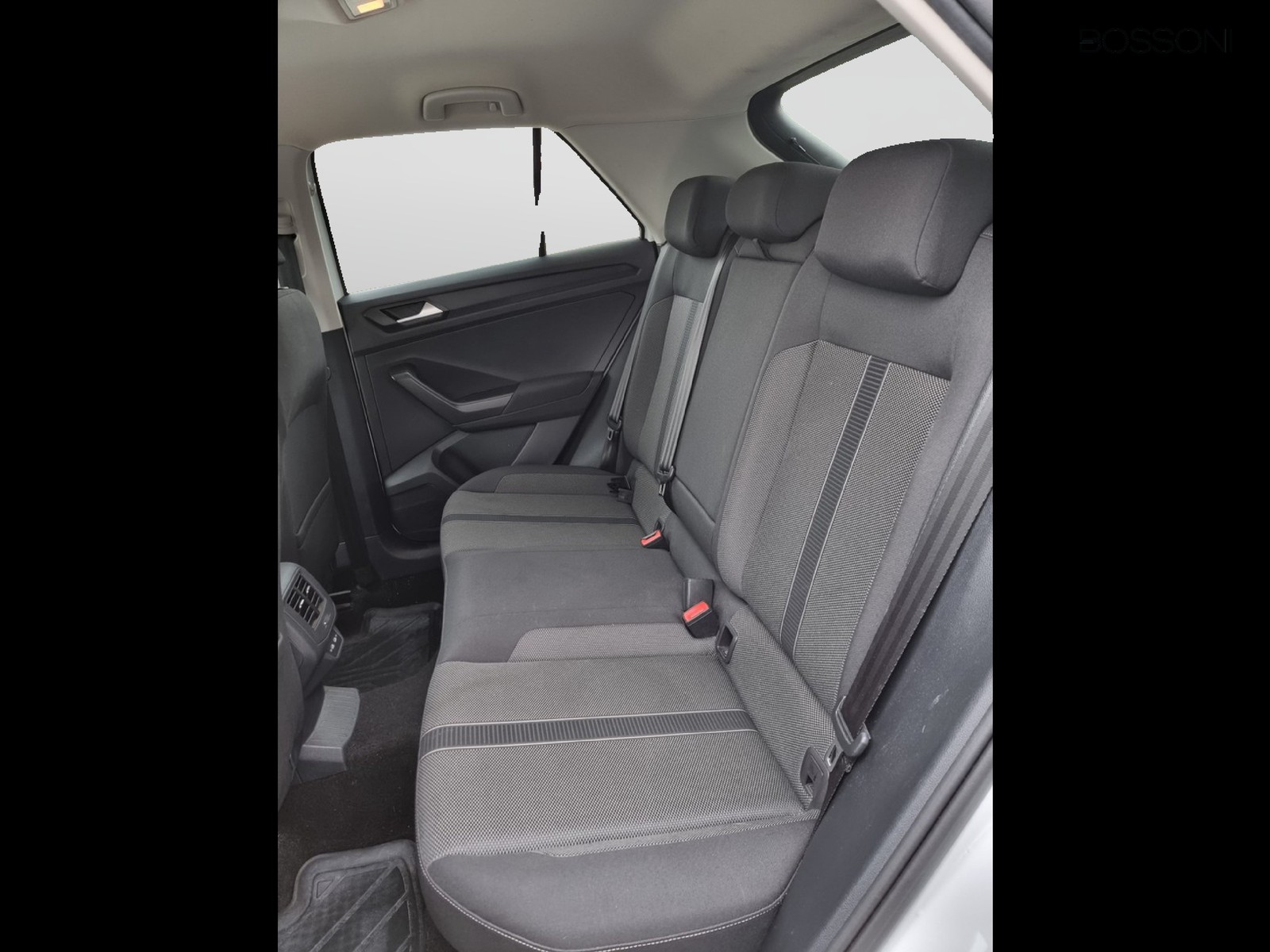 9 - Volkswagen T-Roc 1.5 tsi act life