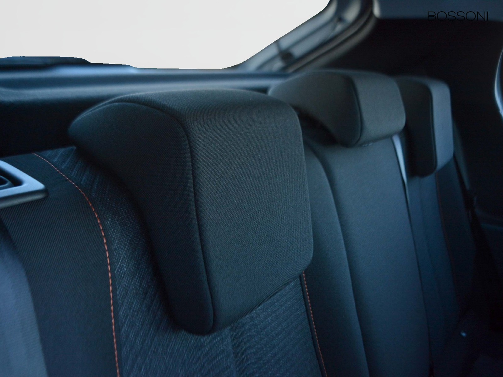 6 - Peugeot 208 1.2 puretech 100cv business s&s