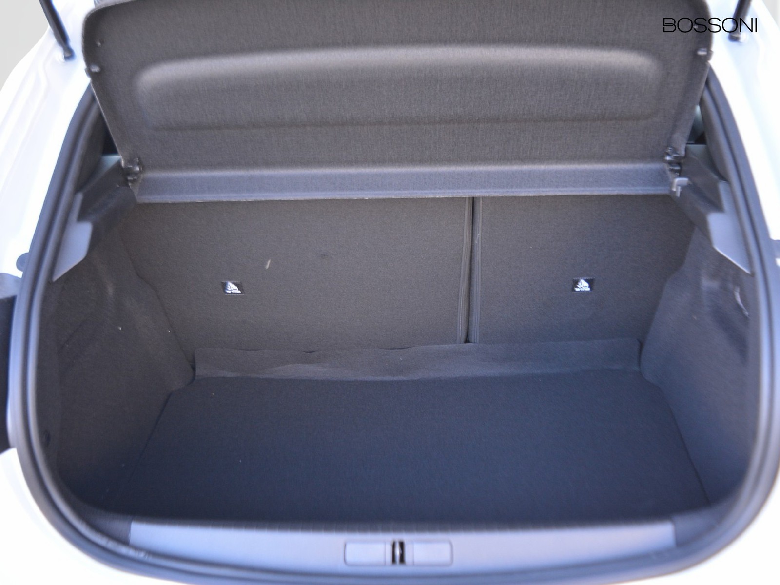 14 - Peugeot 208 1.2 puretech 100cv business s&s