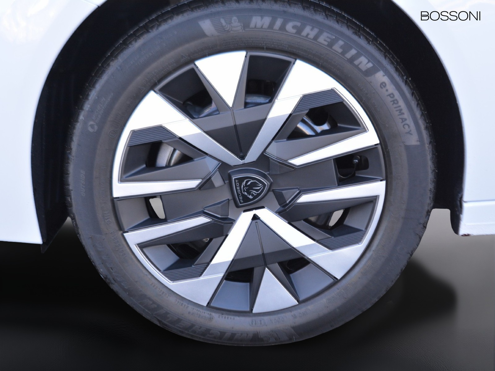 16 - Peugeot 208 1.2 puretech 100cv business s&s