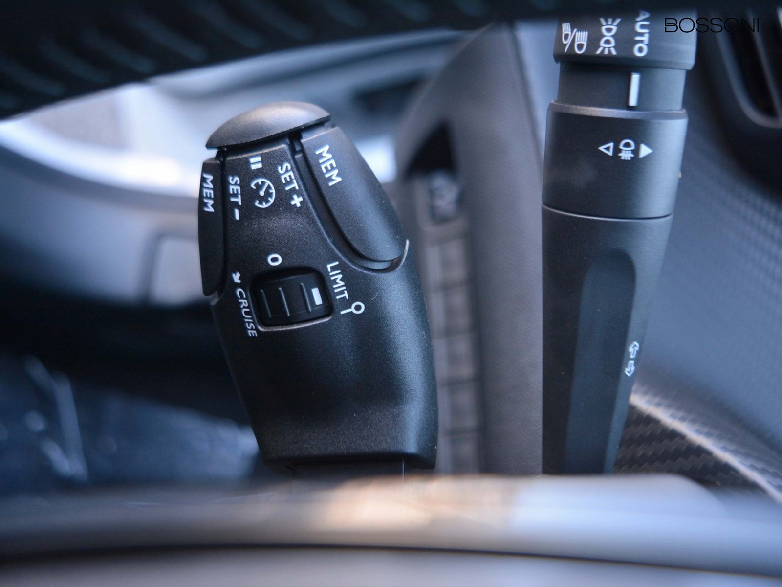 18 - Peugeot 208 1.2 puretech 100cv business s&s