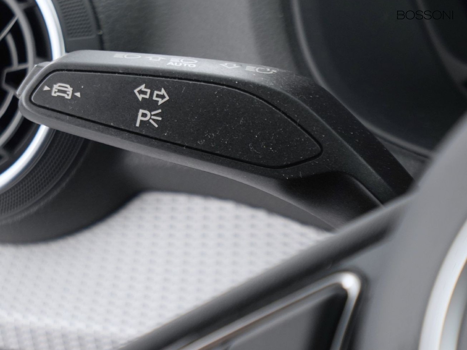 27 - Audi Q2 30 2.0 tdi admired advanced s tronic