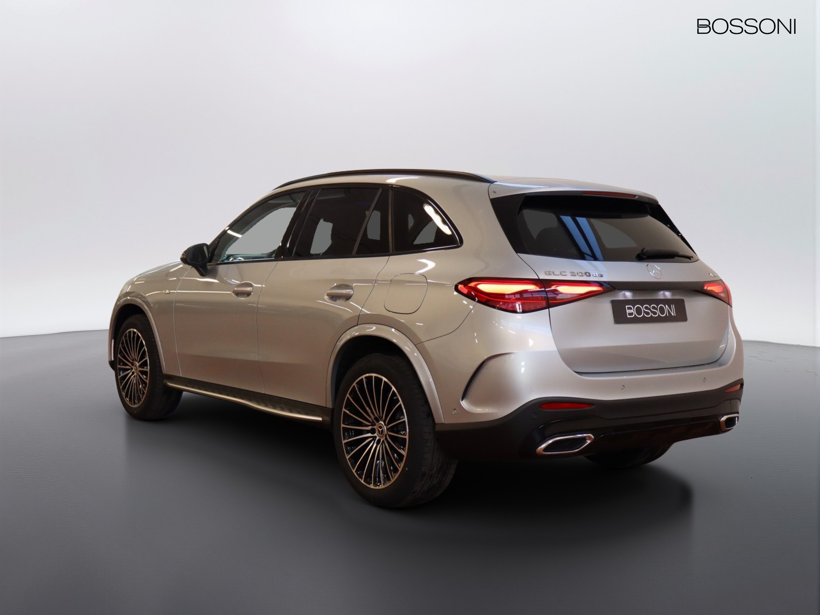 5 - Mercedes GLC suv 300 de plug in hybrid amg line advanced tech 4matic 9g-tronic