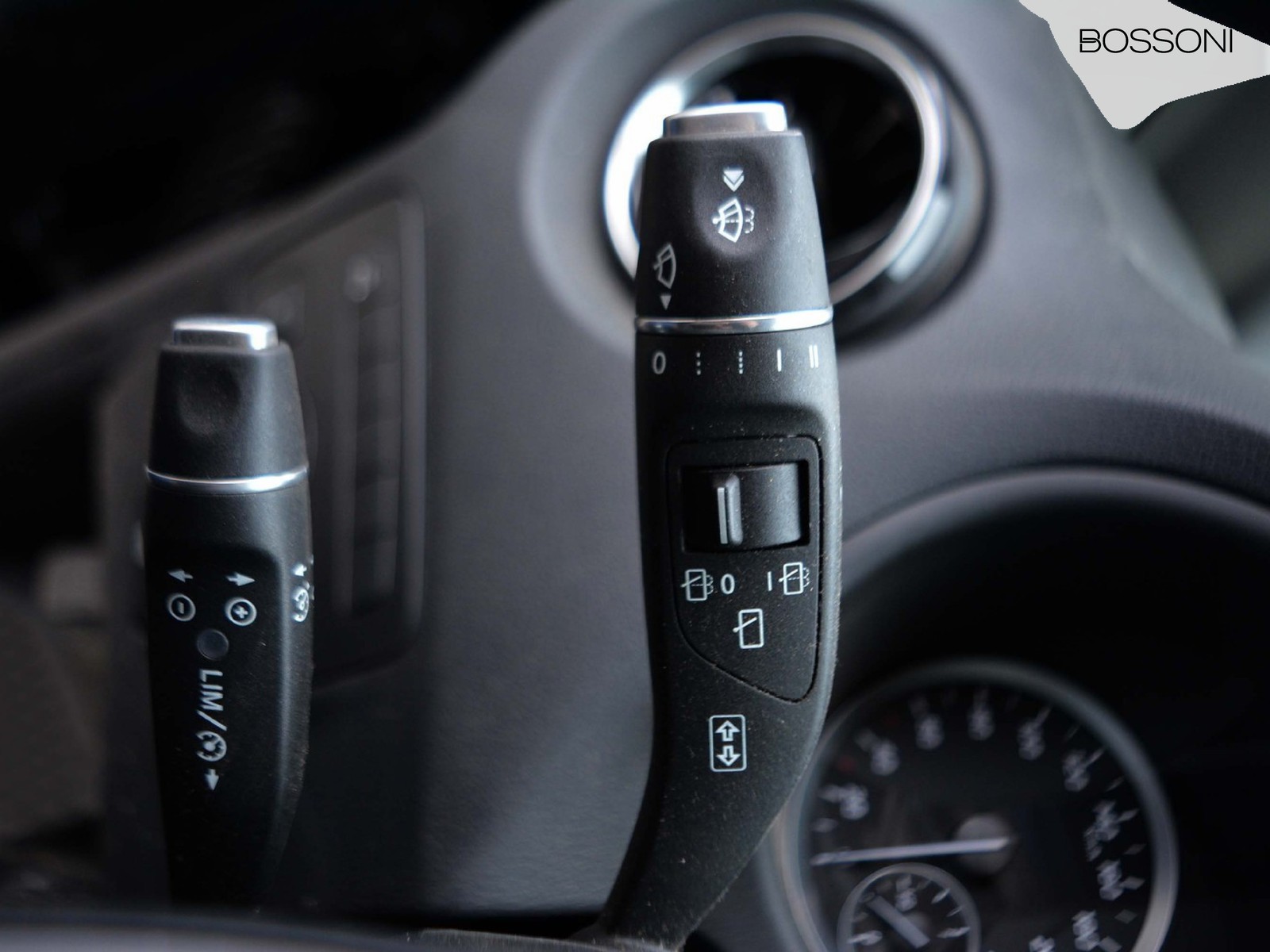 17 - Mercedes Vans Vito 114 cdi compact fwd mixto my20