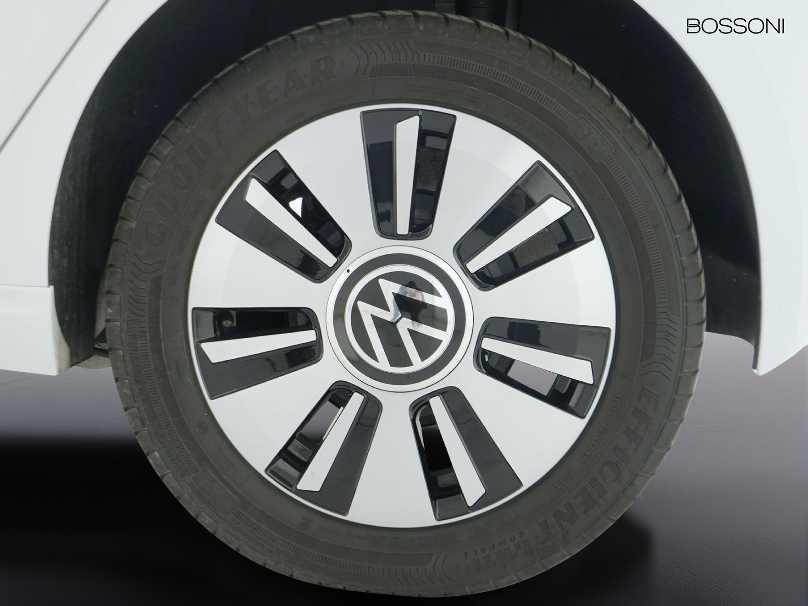 12 - Volkswagen e-up! 5 porte