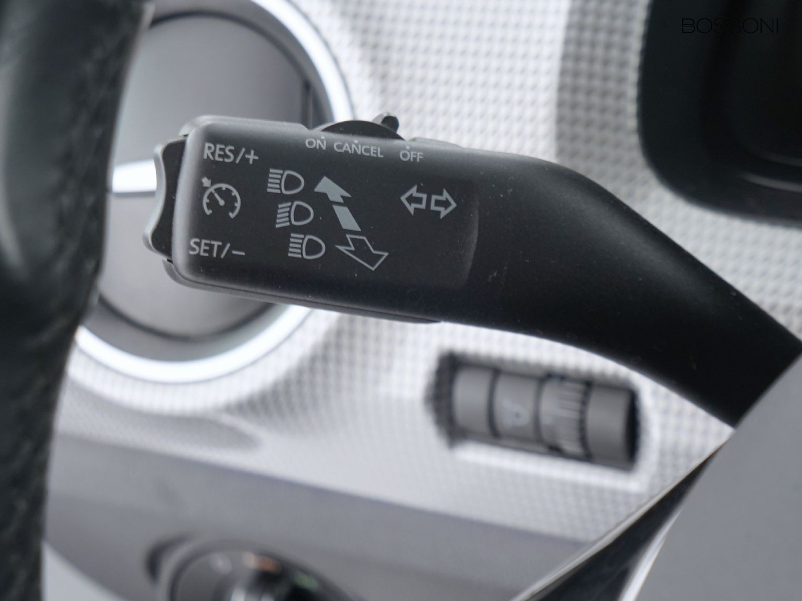 26 - Volkswagen e-up! 5 porte