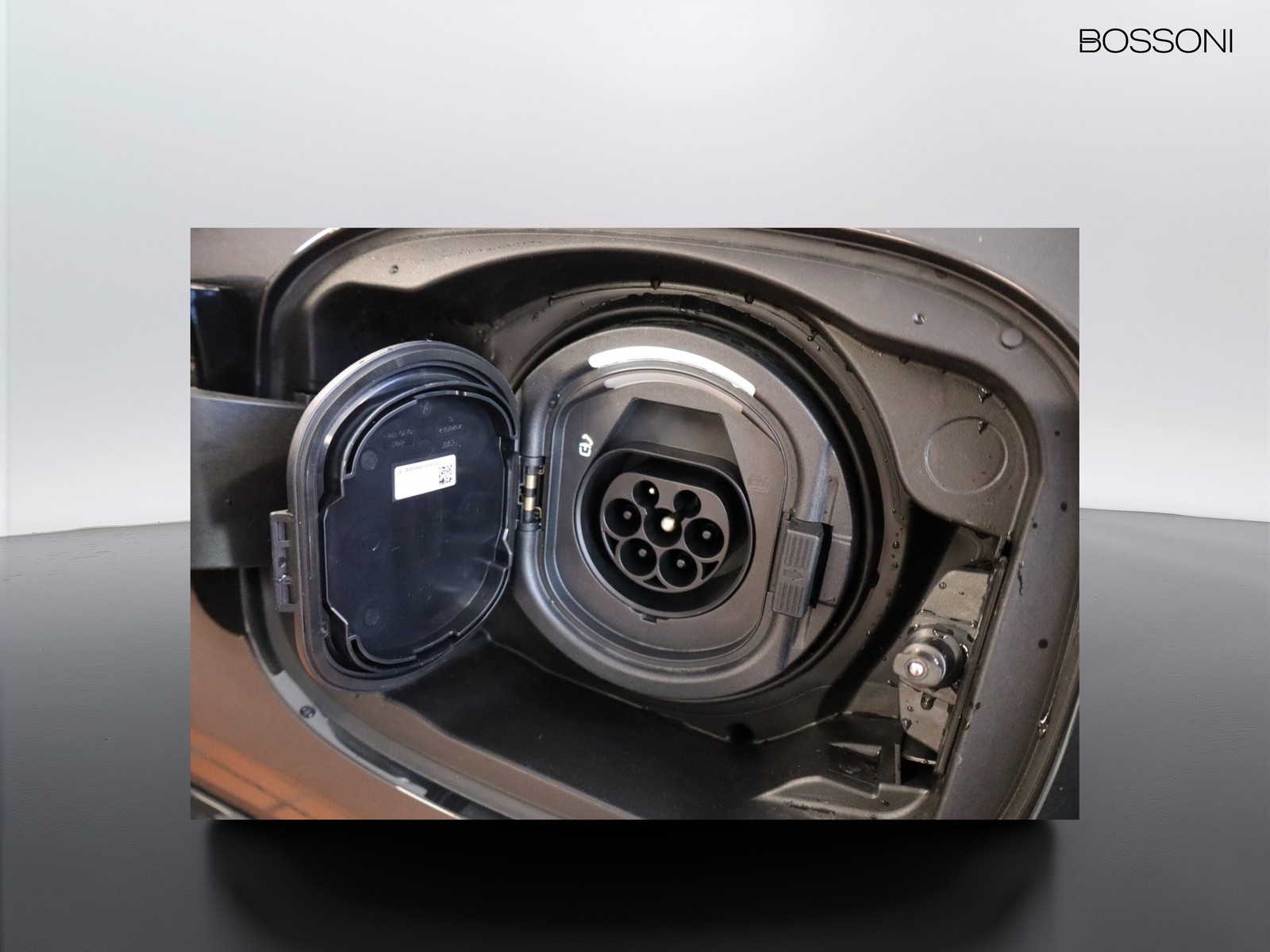 17 - Mercedes GLC suv 300 de plug in hybrid amg line advanced tech 4matic 9g-tronic