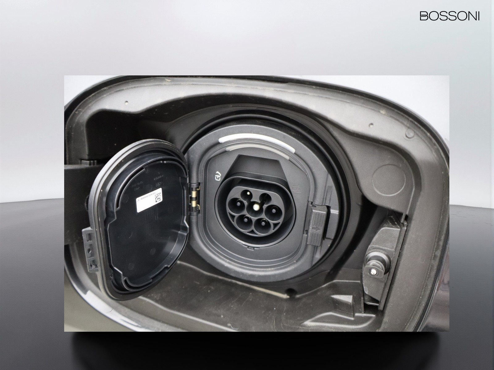 17 - Mercedes GLC suv 300 de plug in hybrid amg line advanced tech 4matic 9g-tronic