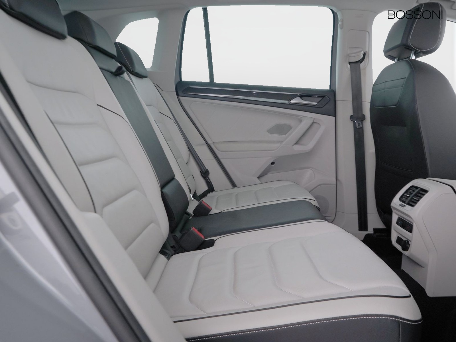 9 - Volkswagen Tiguan 1.5 tsi act 150cv elegance dsg