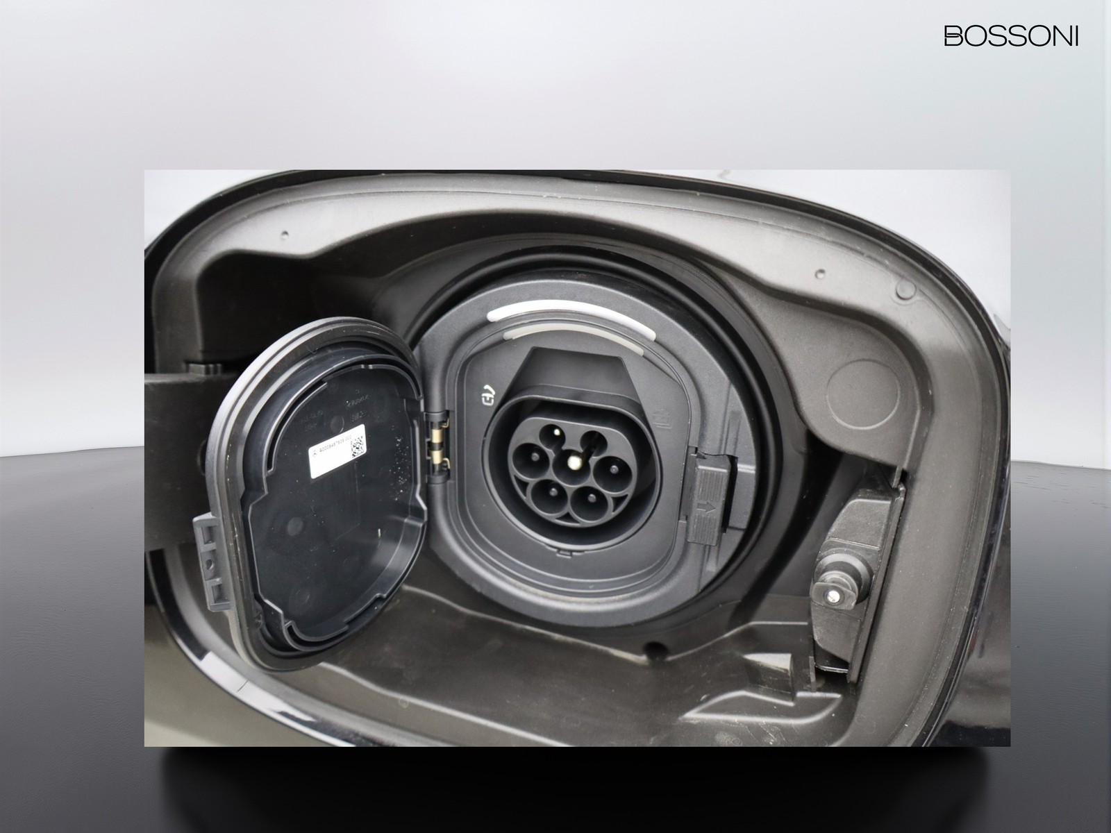 18 - Mercedes GLC coupe 300 de plug in hybrid amg line premium tech 4matic 9g-tronic