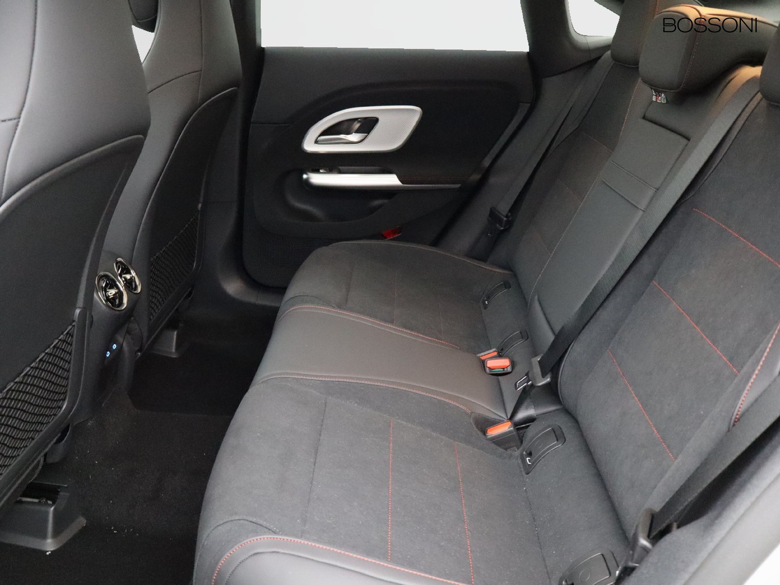 8 - Mercedes CLA 200 advanced plus 4matic auto