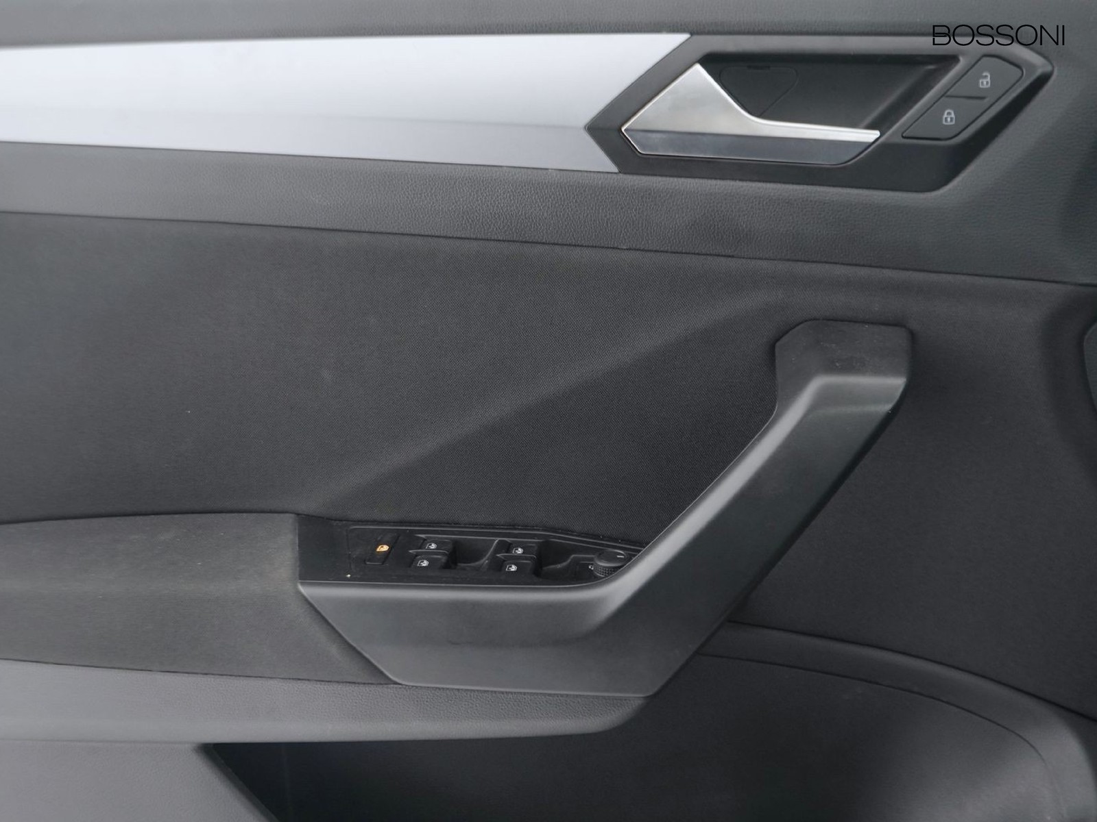 17 - Volkswagen T-Roc 2.0 tdi scr 150cv life dsg