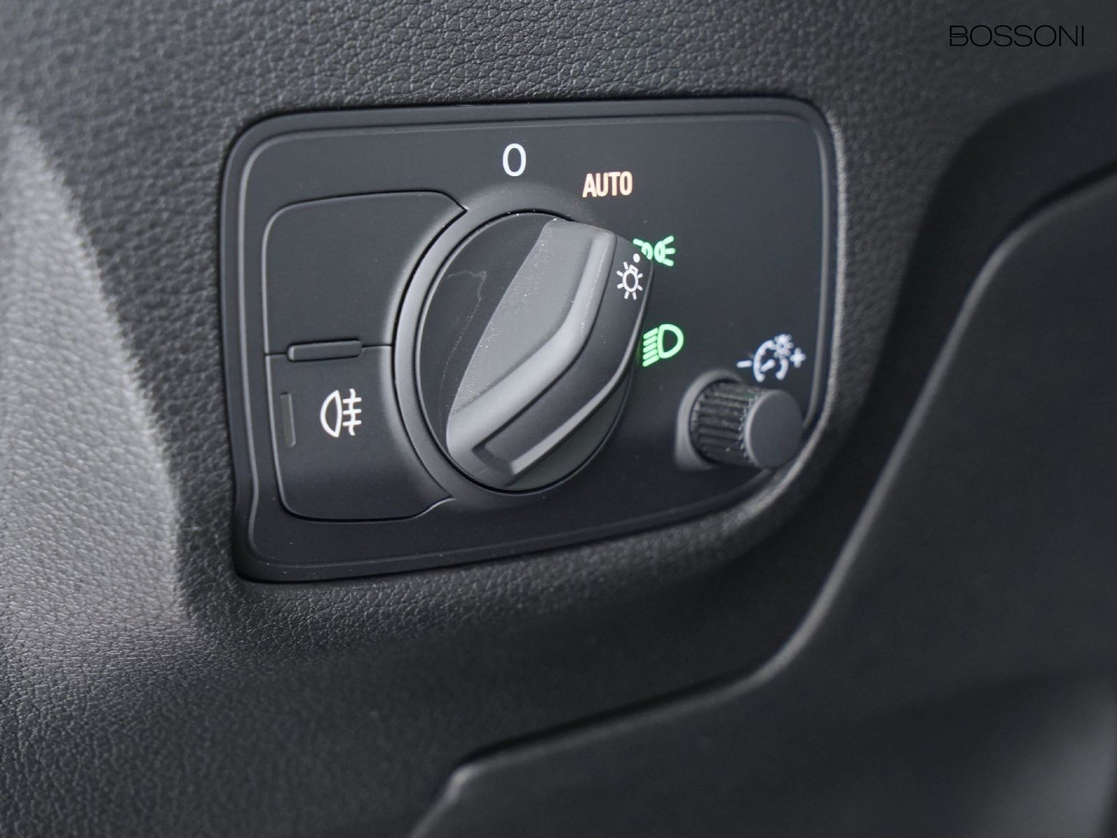 11 - Audi Q2 30 2.0 tdi s line edition s tronic