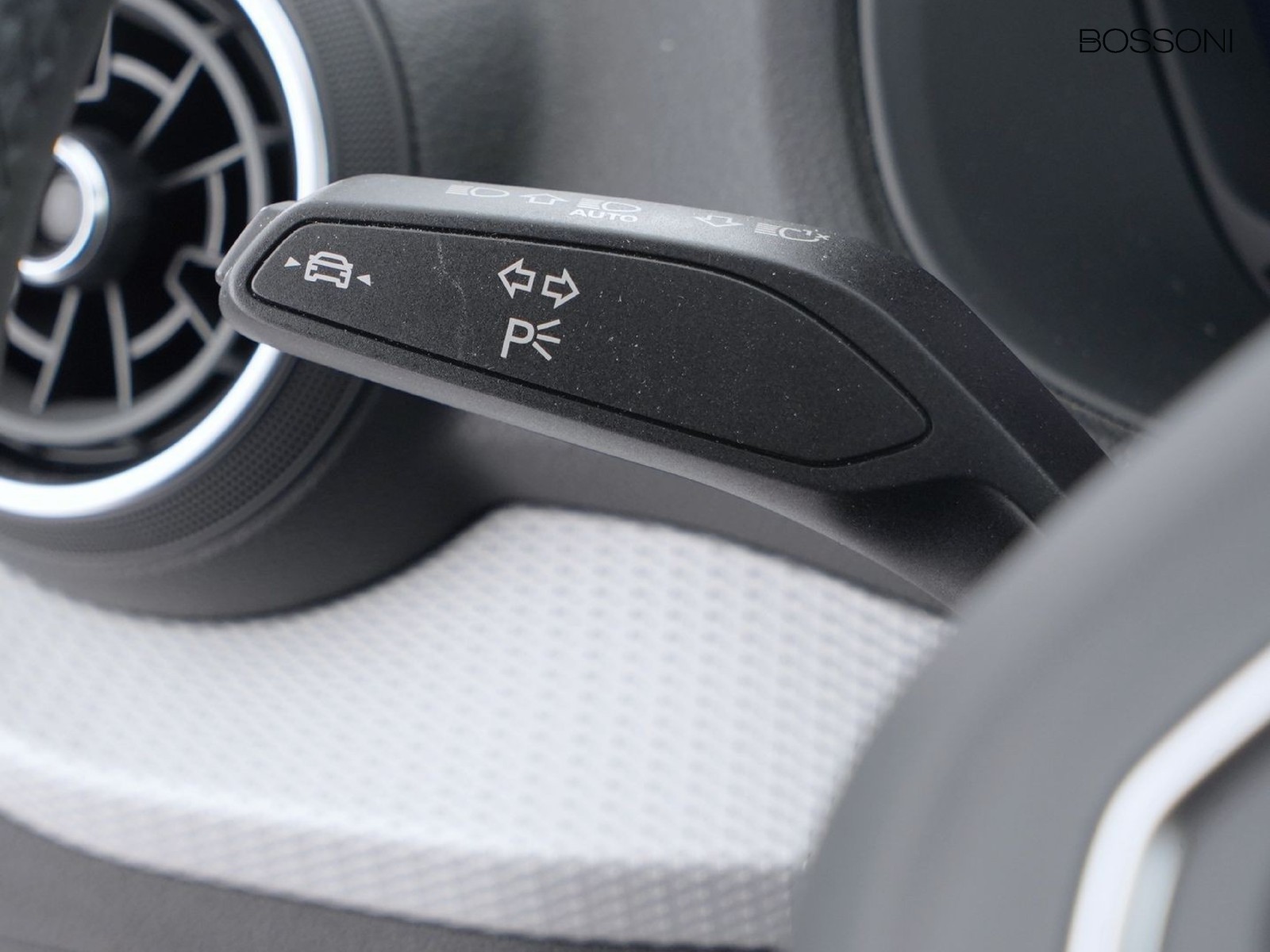 27 - Audi Q2 30 2.0 tdi s line edition s tronic