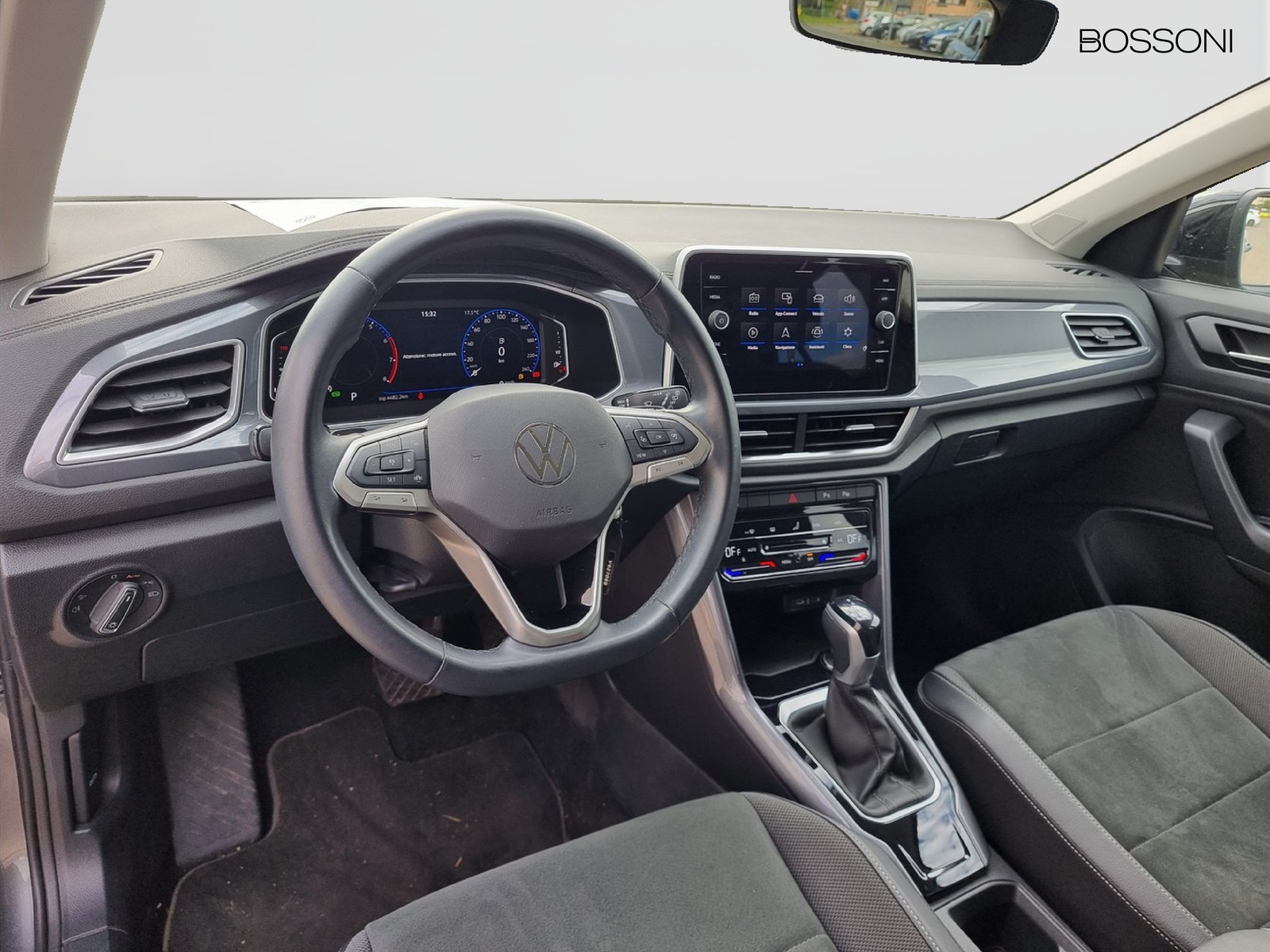 6 - Volkswagen T-Roc 1.5 tsi act style dsg