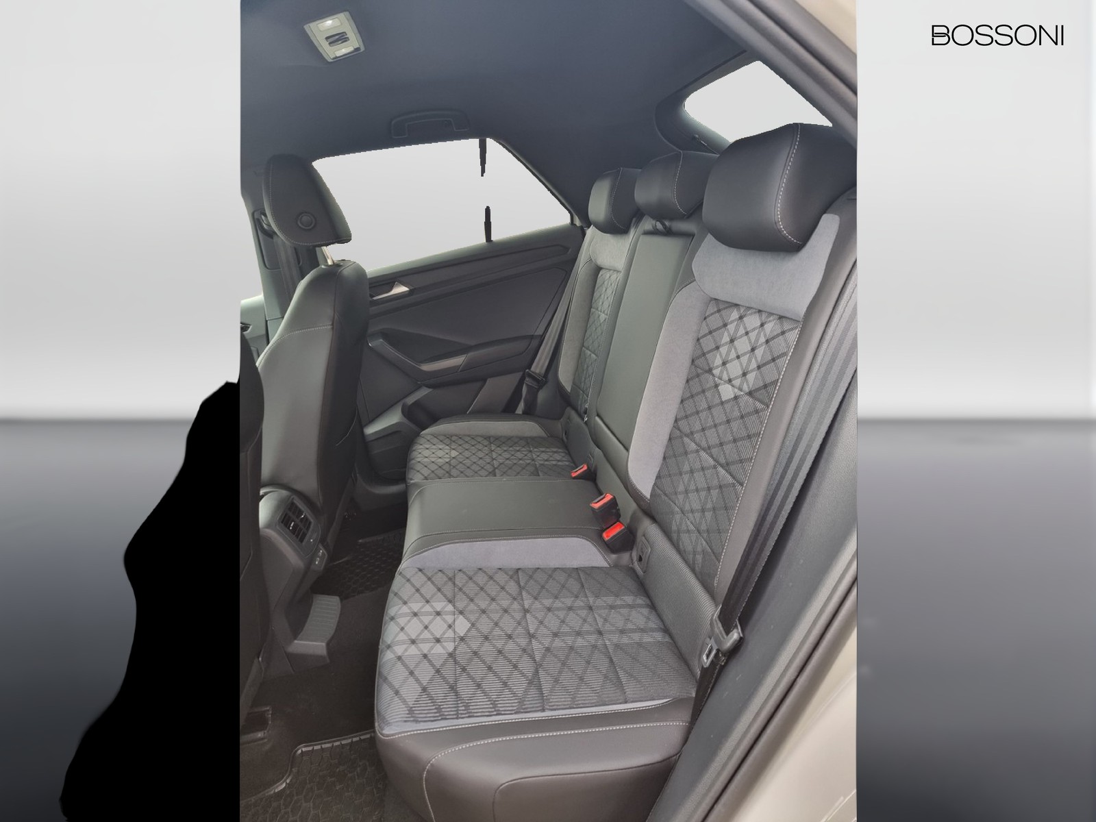 8 - Volkswagen T-Roc 1.5 tsi act r line dsg