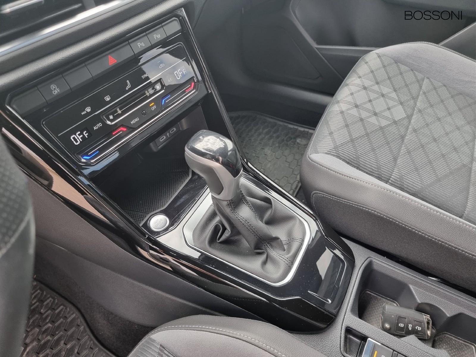 10 - Volkswagen T-Roc 1.5 tsi act r line dsg