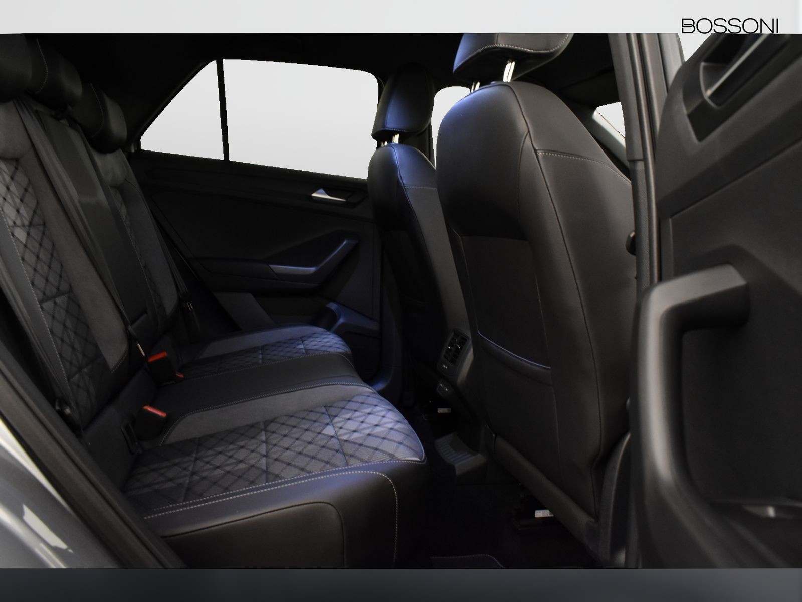 9 - Volkswagen T-Roc 2.0 tdi scr 150cv r line dsg