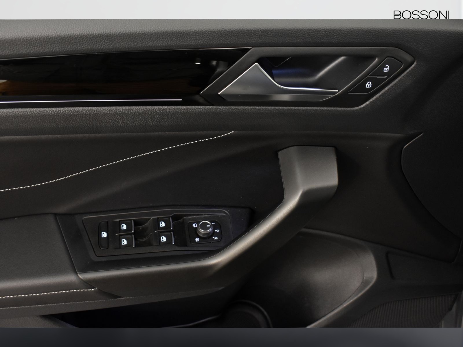 16 - Volkswagen T-Roc 2.0 tdi scr 150cv r line dsg