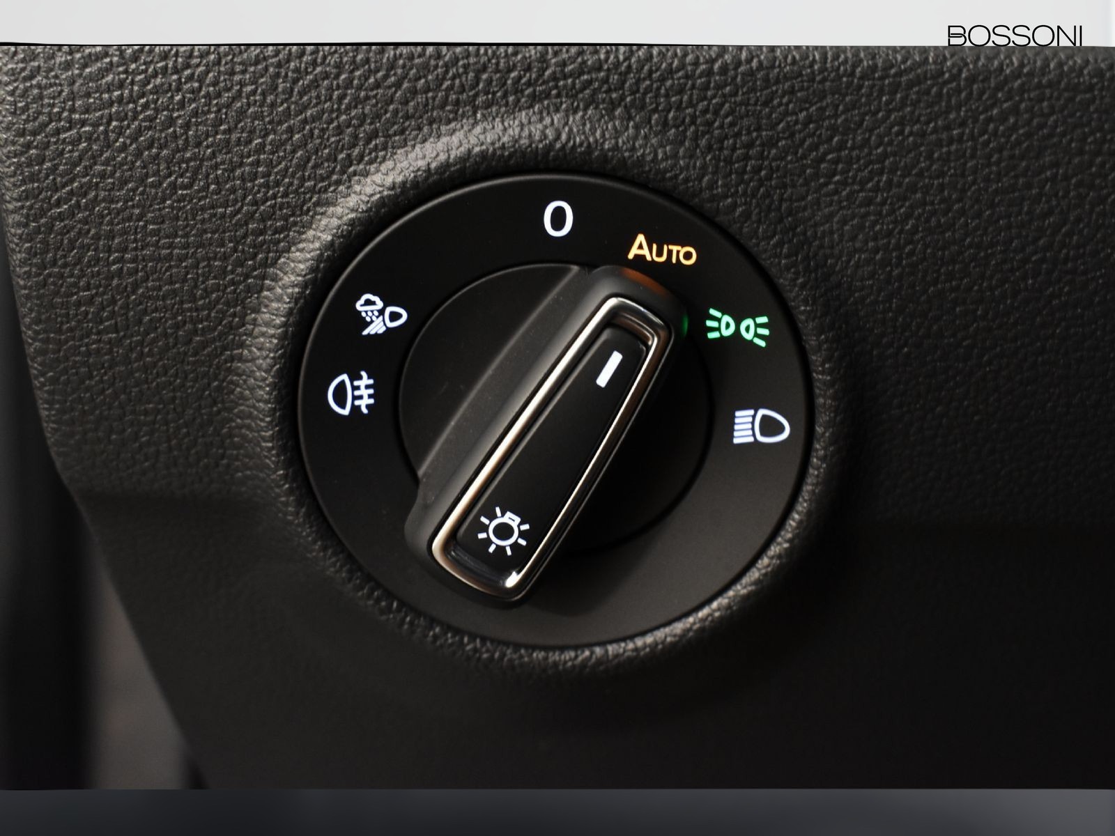 17 - Volkswagen T-Roc 2.0 tdi scr 150cv r line dsg