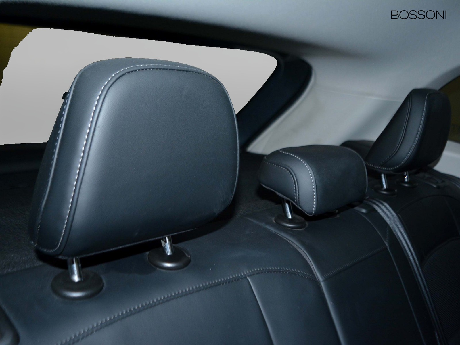 6 - Mg ZS 1.5 hybrid+ luxury auto