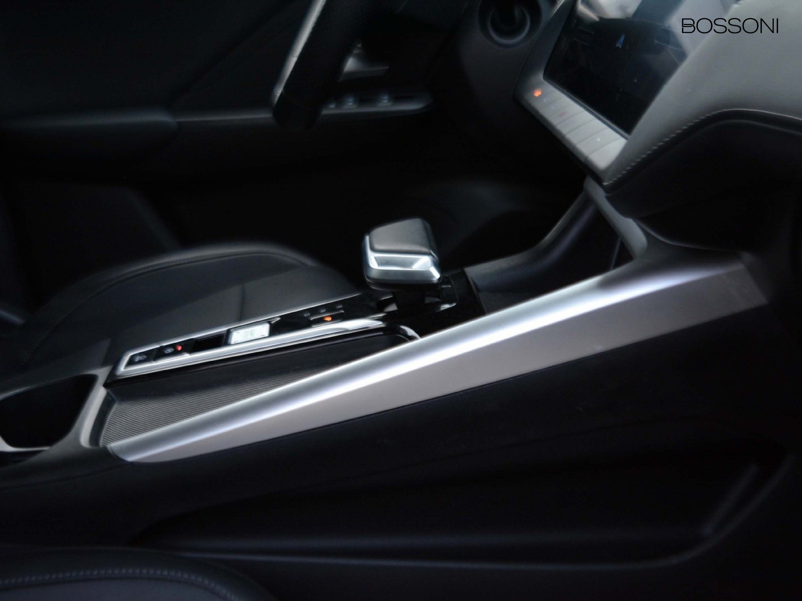 11 - Mg ZS 1.5 hybrid+ luxury auto