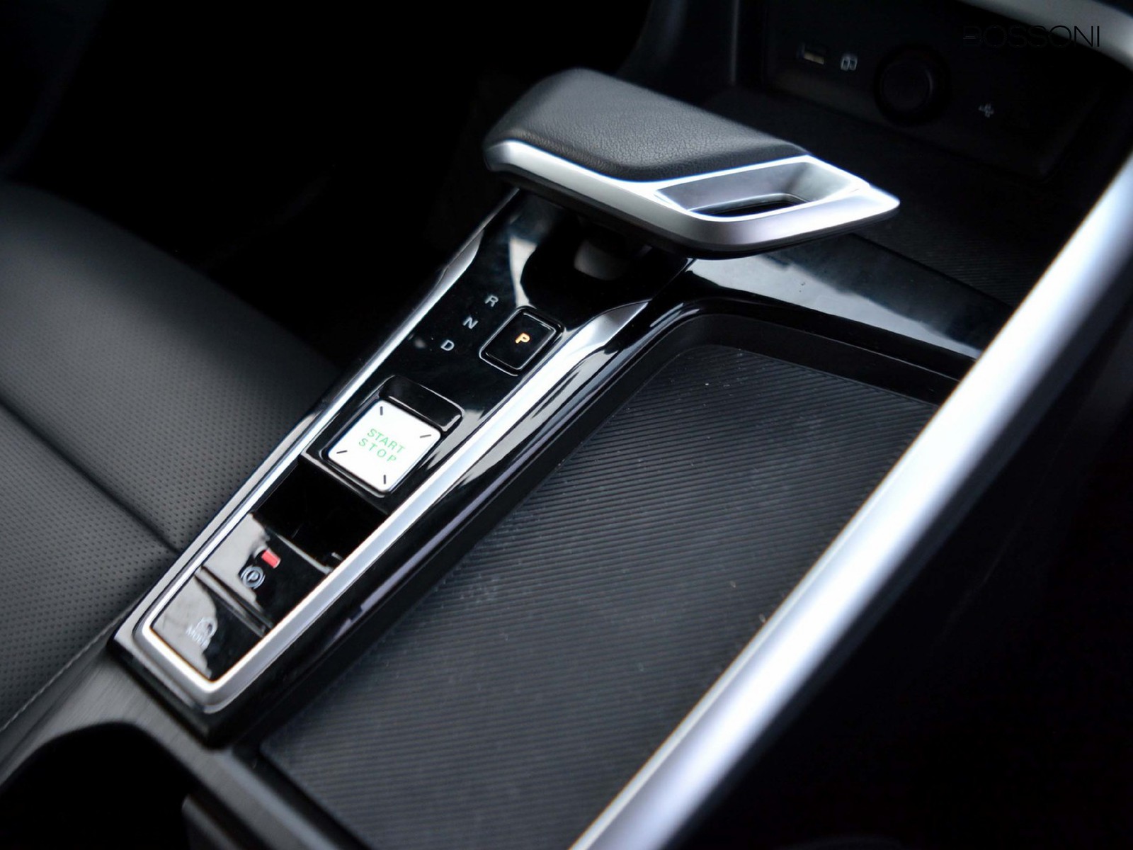 12 - Mg ZS 1.5 hybrid+ luxury auto